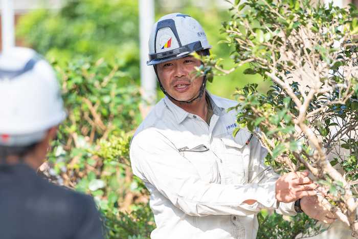 作業員の男性